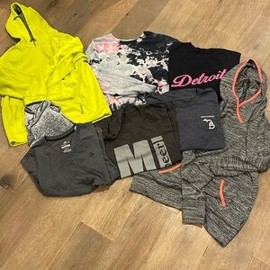 Lot/bundle of women’s tops